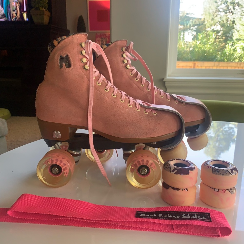 Pink Roller Skates with Extra Wheels Size 6 (which equates to 7.5)